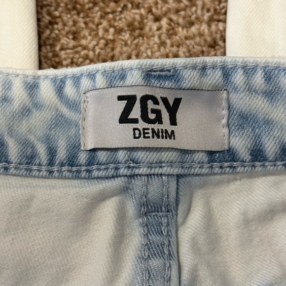 ZVY 27 Straight Up HiRise Acid Washed RelaxedJeans - Picture 4 of 7